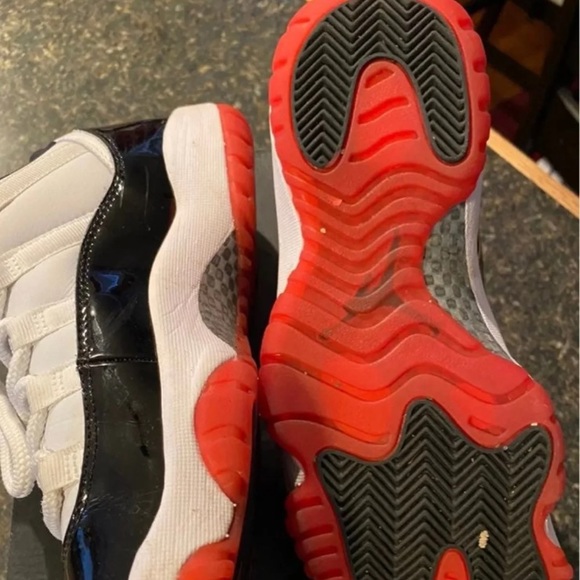 Jordan 11 Low Bred - Picture 4 of 4